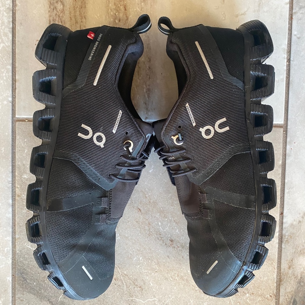 On Cloud 5 Waterproof Shoes - size 8